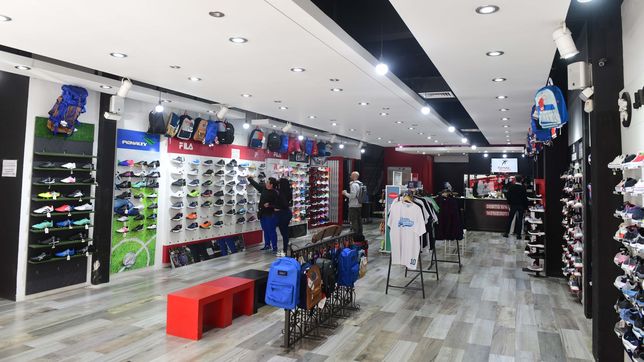 con precios congelados y 25% de descuento, tienda sportif sigue de liquidacion por cierre