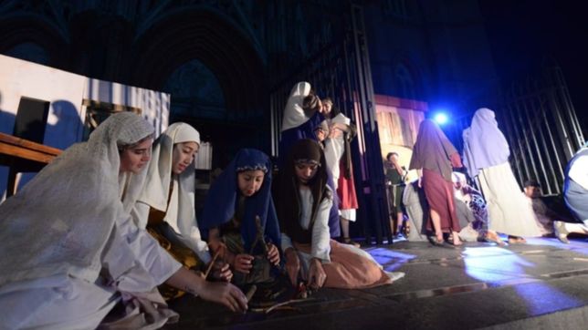 el espiritu navideno se instalo en la ciudad con el pesebre musical en la catedral