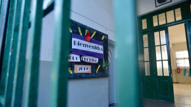 las clases no empezaron: los gremios iniciaron este miercoles un paro por 72 horas