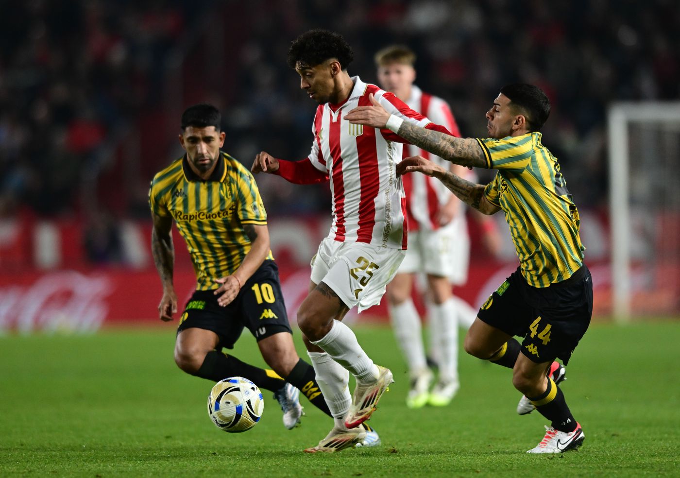 Eduardo Domínguez probó a Cristian Medina como falso 9