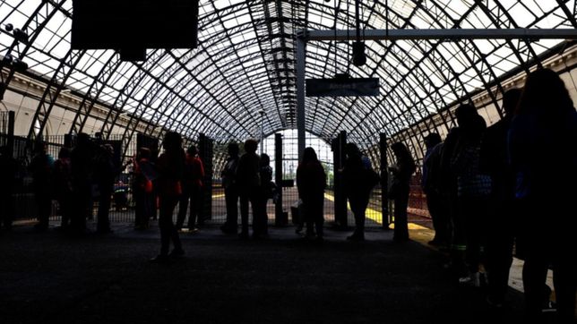 el tren roca vuelve a la normalidad: tras los trabajos en el techo, retoma el servicio