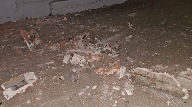 se desprendio la mamposteria de una casa en la plata y vecinos denuncian abandono de las autoridades