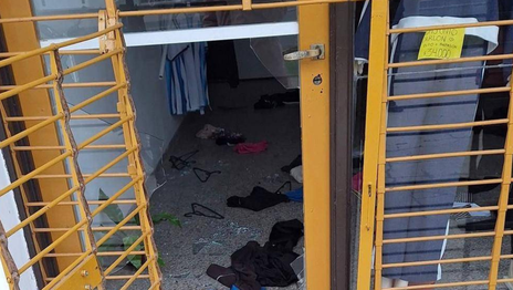 Saquearon un local de ropa de Los Hornos y se llevaron cerca de $7.000.000 en mercadería Saquearon un local de ropa de Los Hornos y se llevaron cerca de $7.000.000 en mercadería