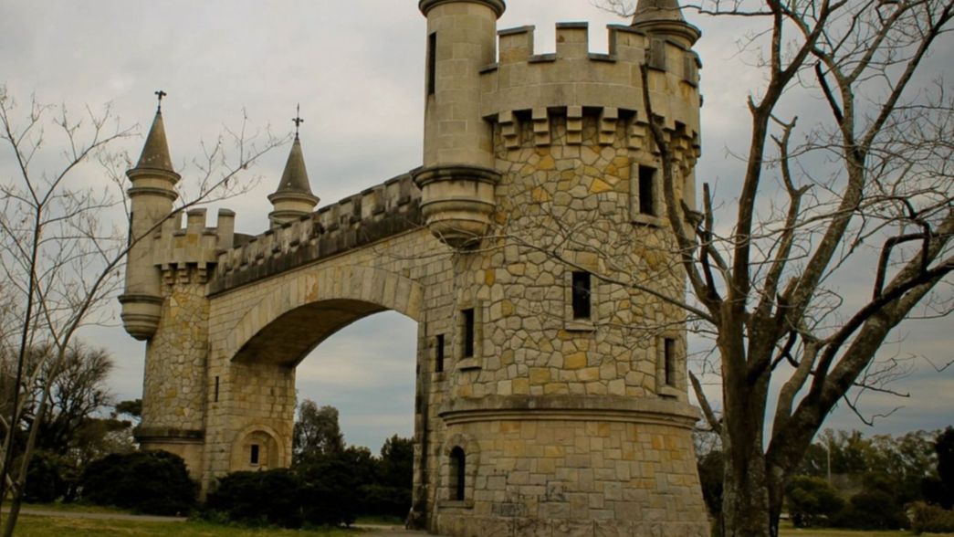 Acusan a un exclusivo country de La Plata de usar como basurero al Parque Pereyra