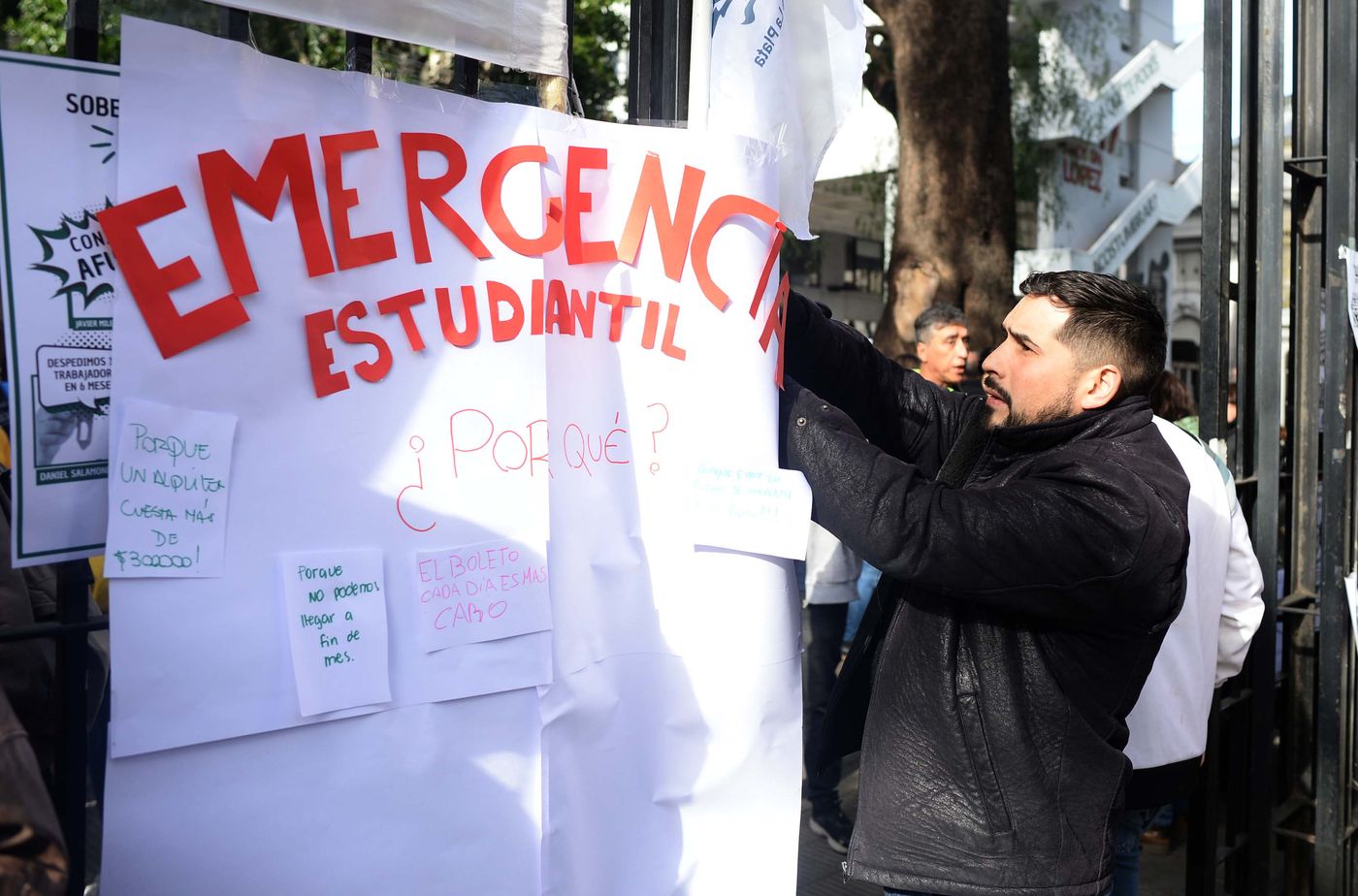 Marcha UNLP ADULP FUL ATULP Rectorado (3).jpg