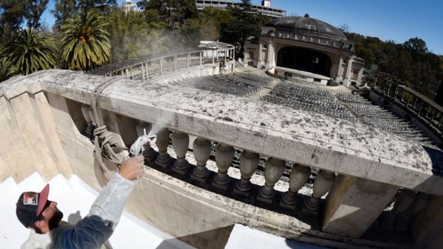 una sinfonica toco en el teatro del lago y sorprendio a la gente que estaba en el bosque