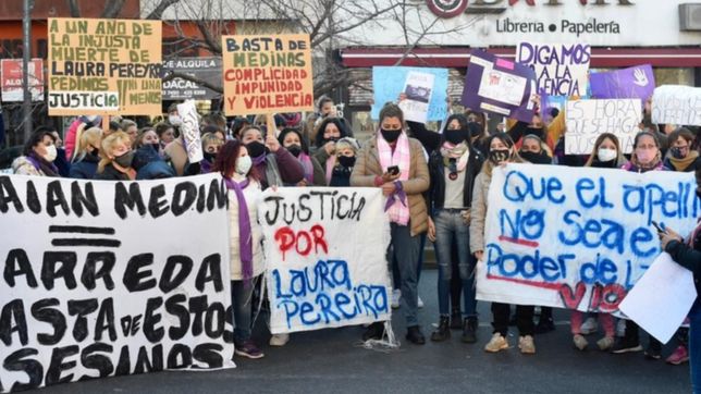 afiliadas de la uocra marcharon en la plata para denunciar al nieto del pata medina