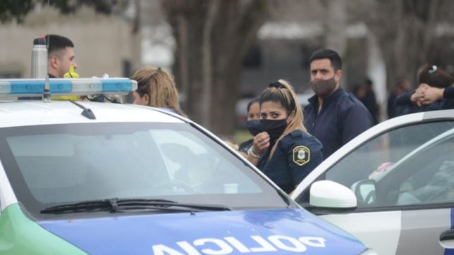 asegura que le secuestraron el auto y le robaron en el comando de patrullas de la plata