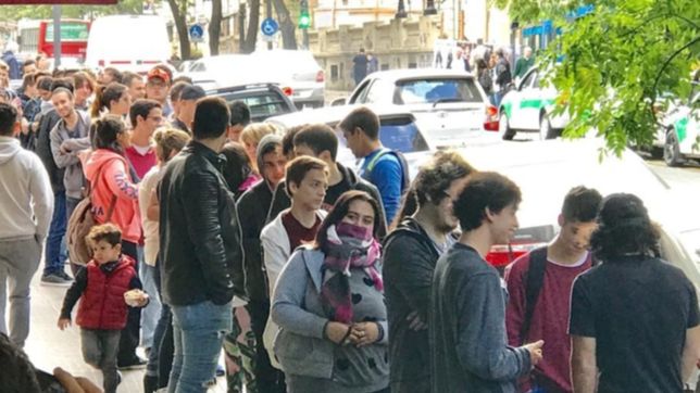 la fiebre avengers llego a la plata: metros de fila para ver el estreno