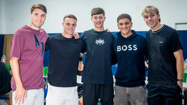 los juveniles de gimnasia de la casa de lobos tuvieron una visita sorpresa en una jonada muy especial