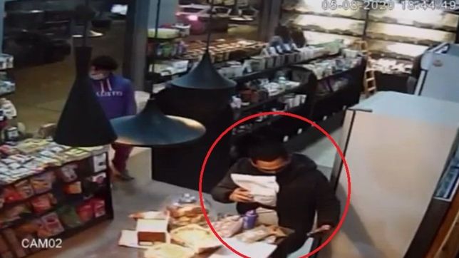 video: simulo ser cliente y robo un celular en una dietetica de la plata