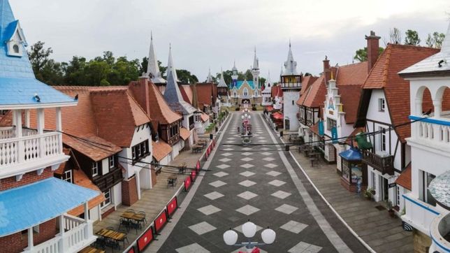 ?si, quiero?: cinco parejas platenses se casaron en la republica de los ninos