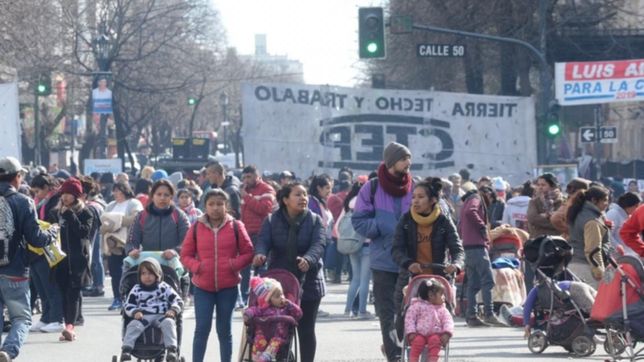 olla popular y protesta: organizaciones sociales cortan 7 y 50