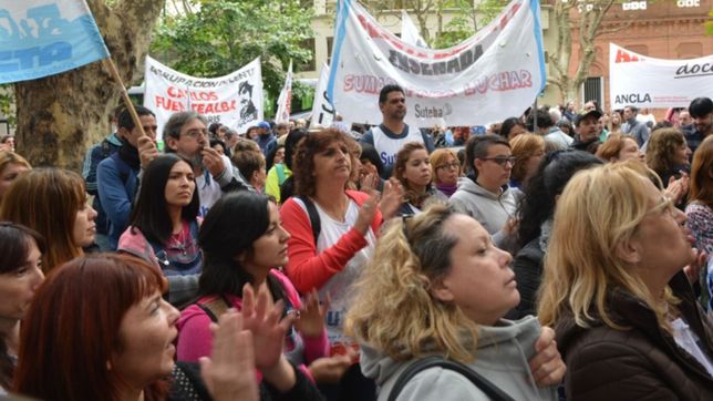 docentes de suteba protestan por el pago de sueldos adeudados: quiero mi salario