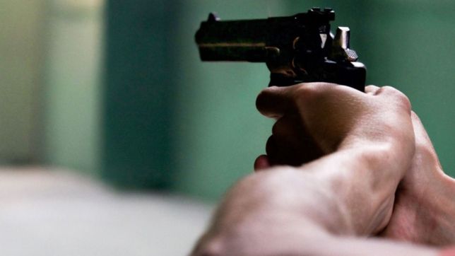 amenazo con dispararle a vecinos y agentes de control urbano durante una manifestacion