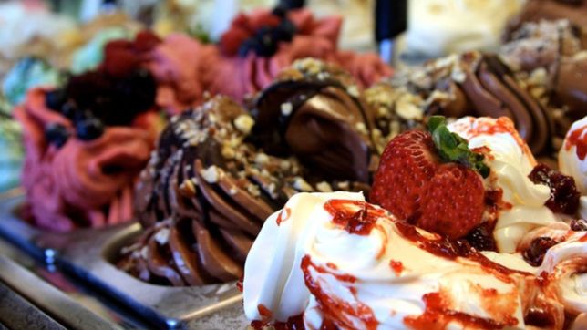 en la noche de las heladerias, dos locales platenses venderan el cuarto de helado al 50%