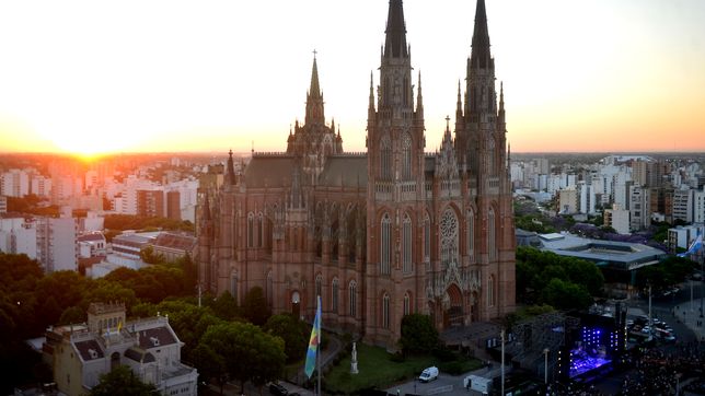 la plata se prepara para una noche de los templos con circuitos guiados y actividades especiales