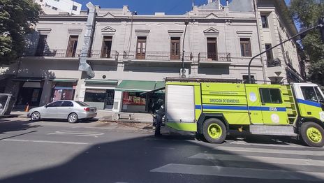 Evacuaron una casa de comidas en pleno centro de La Plata por un principio de incendio Evacuaron una casa de comidas en pleno centro de La Plata por un principio de incendio