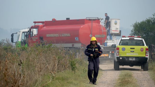 duro cruce de denuncias y acusaciones en ensenada tras un incendio en la isla santiago