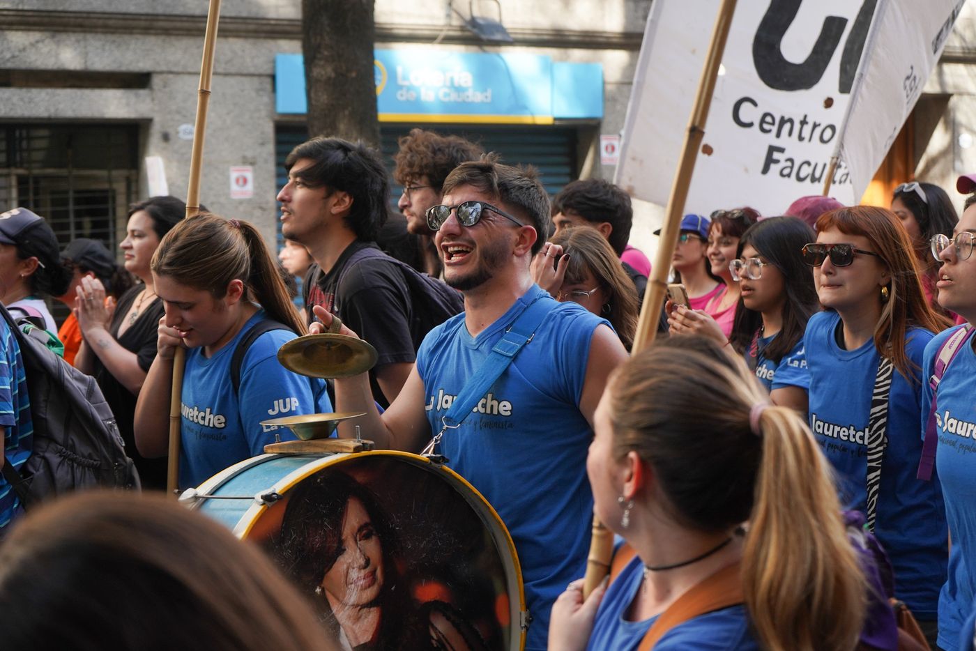 Miles de integrantes de la comunidad educativa de la UNLP movilizarán hacia la cuarta Marcha Federal Universitaria Miles de integrantes de la comunidad educativa de la UNLP movilizarán hacia la cuarta Marcha Federal Universitaria