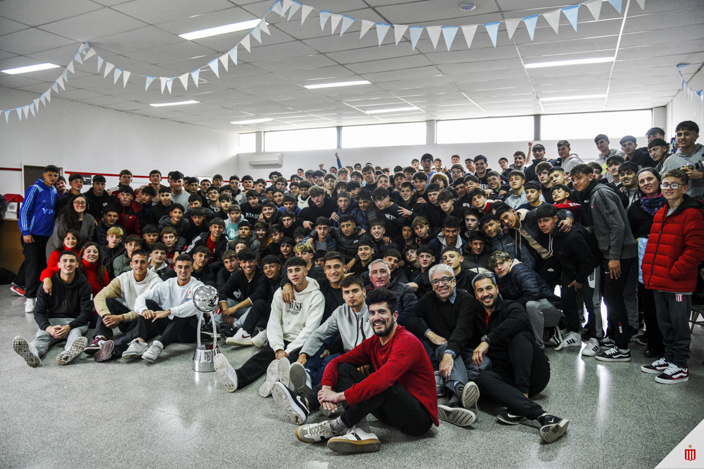 Estudiantes colegio jugadores.png