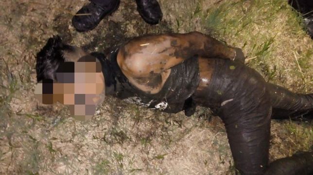 robo una moto en la plata, se escondio en una zanja llena de barro y termino preso