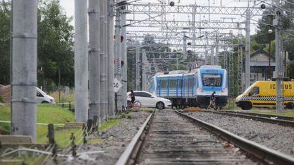 Tensión en La Plata: una persona intentó quitarse la vida sentándose en las vías del Roca