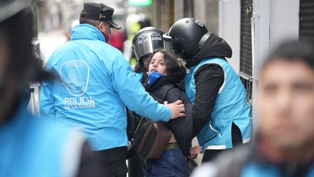 detuvieron a dos fotoperiodistas de la plata en la marcha de jubilados al congreso