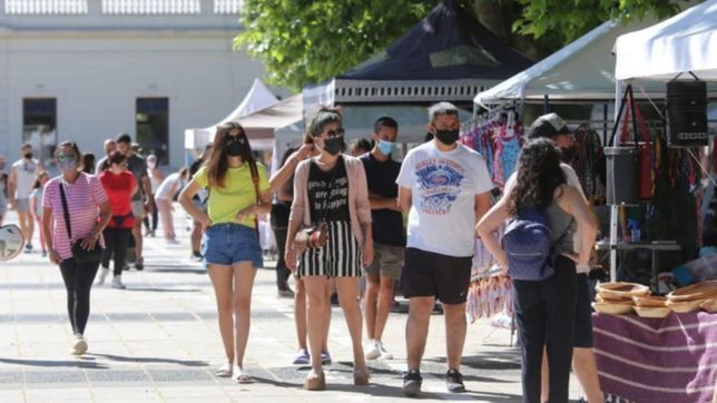 las ferias de artesanos y emprendedores volvieron con exito a las plazas de la plata