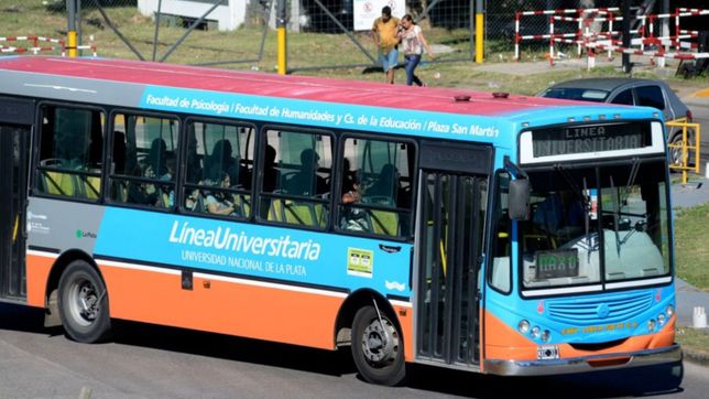 se reanudo el servicio de micros de la linea universitaria de la unlp