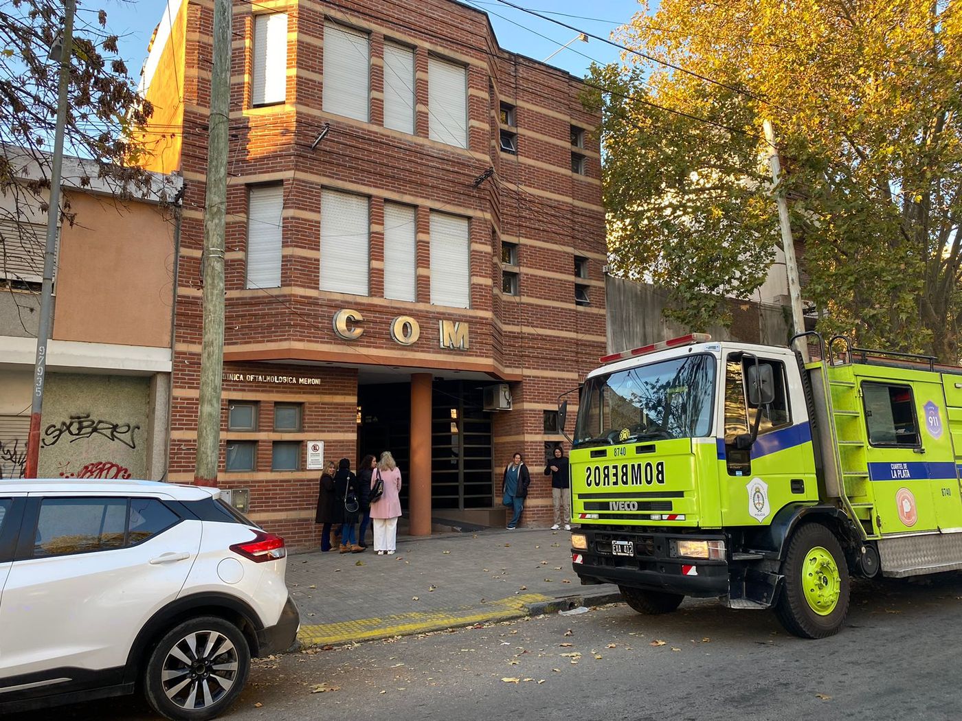 La fuga de gas puso en alerta a los pacientes, trabajadores y vecinos de la Clínica Oftalmológica Meroni, ubicada en el centro de La Plata. La fuga de gas puso en alerta a los pacientes, trabajadores y vecinos de la Clínica Oftalmológica Meroni, ubicada en el centro de La Plata.