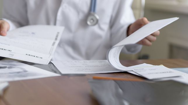 la agremiacion medica platense suspendio la atencion por ioma por el atraso en los pagos