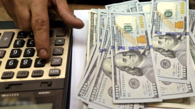 el dolar blue no frena, subio otros $10 en un solo dia y cerro la semana en $800