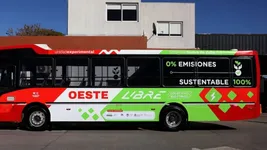 hito sustentable: la plata presento el primer micro electrico de fabricacion nacional