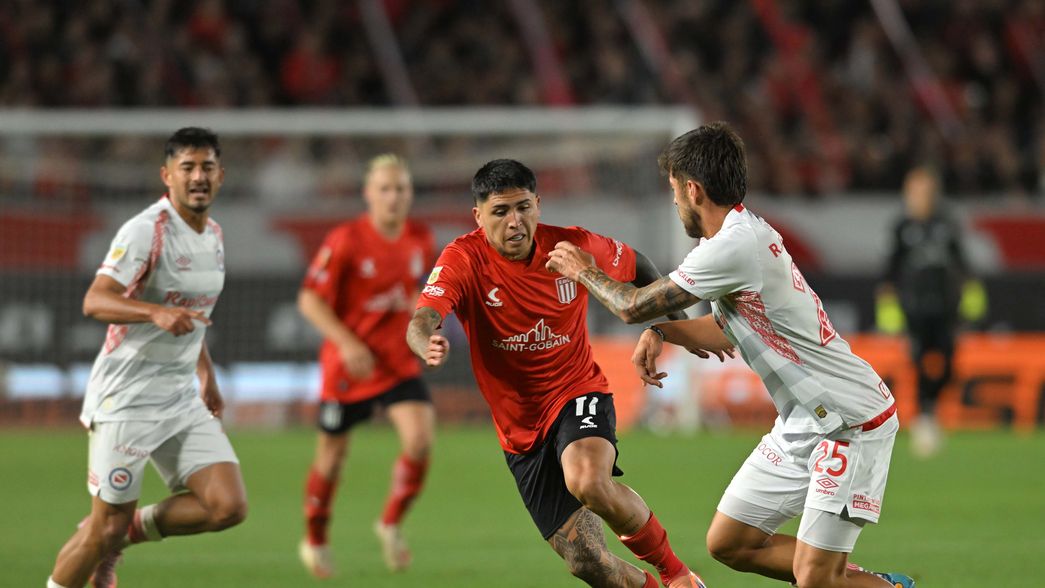 En otro mal partido, Estudiantes perdió ante Argentinos y complicó la clasificación