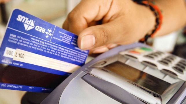 un super chino de la plata cobra recargo por el pago con tarjeta en plena cuarentena