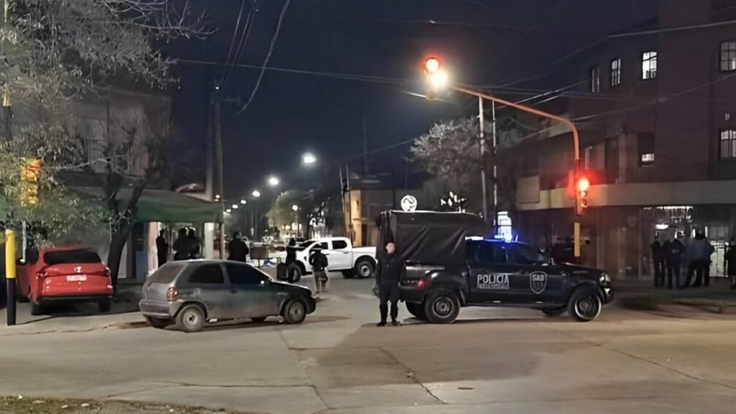 Un policía mató a la novia de su ex, se atrincheró en un gimnasio y se quitó la vida