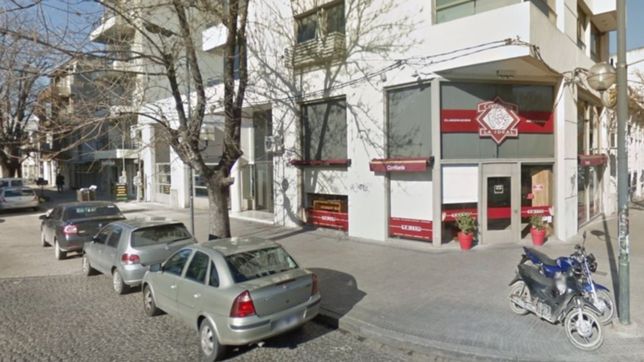 violento robo en la panaderia la ideal: golpearon a un empleado y huyeron con $40 mil