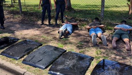 En una persecución de película por las calles de La Plata, cayó la banda de los roba techos
