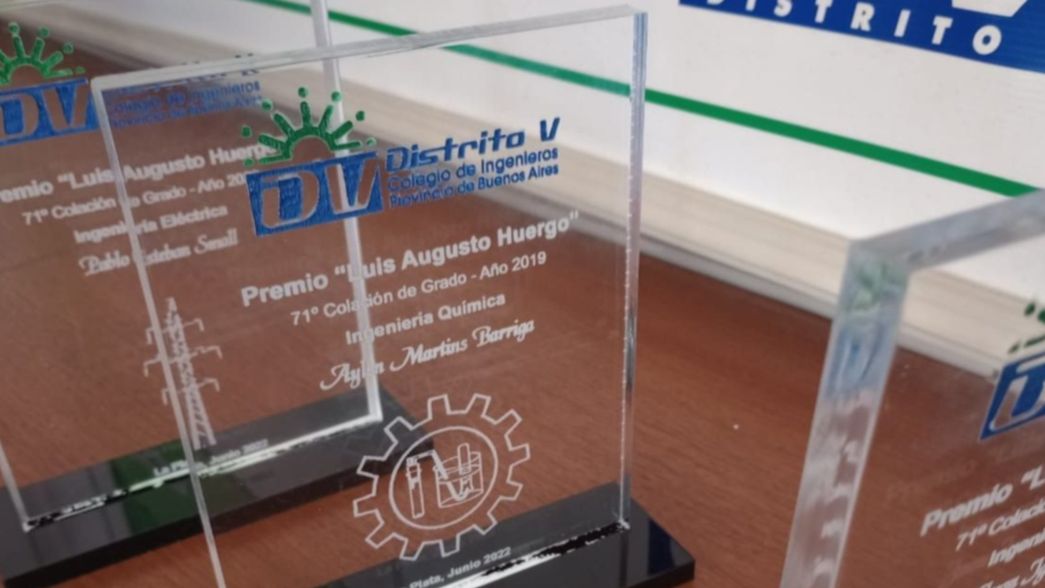 El Colegio de Ingenieros premió a los mejores promedios de las carreras de Ingeniería