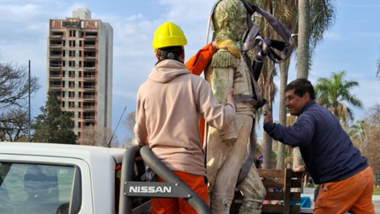 Arrancó la remodelación del Parque Saavedra con el retiro del monumento del prócer