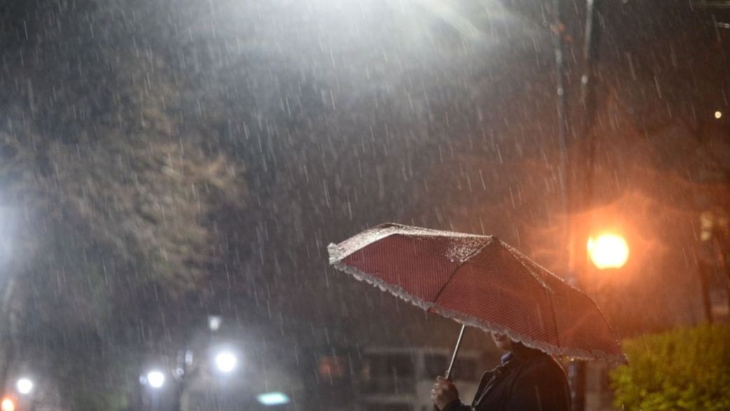 Con ráfagas y chaparrones, llegaron las tormentas a La Plata Con ráfagas y chaparrones, llegaron las tormentas a La Plata