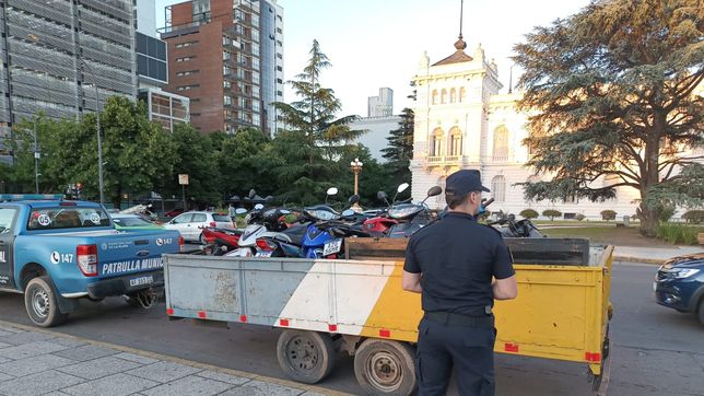 megaoperativo antimotochorros en la plata con mas de 300 personas identificadas