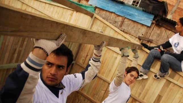 garro visito la sede de techo y ratifico la urbanizacion de cinco barrios de la plata