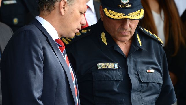 antes de irse, berni paso a retiro al jefe de la policia bonaerense daniel garcia