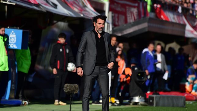 eduardo dominguez y las dudas en el equipo de estudiantes para viajar a rosario