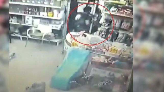 video: brutal asalto en una reconocida jugueteria en pleno centro de la plata