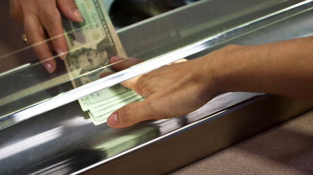 condenaron a un banco por una salidera y se sento precedente en favor de los clientes