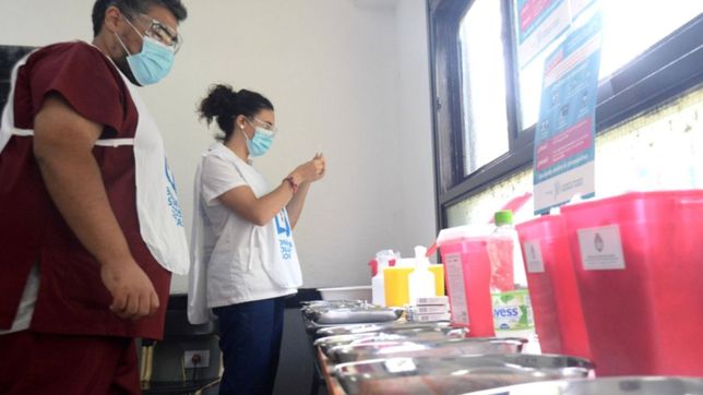 mas de la mitad de los trabajadores de las salas sanitarias de la plata no estan vacunados