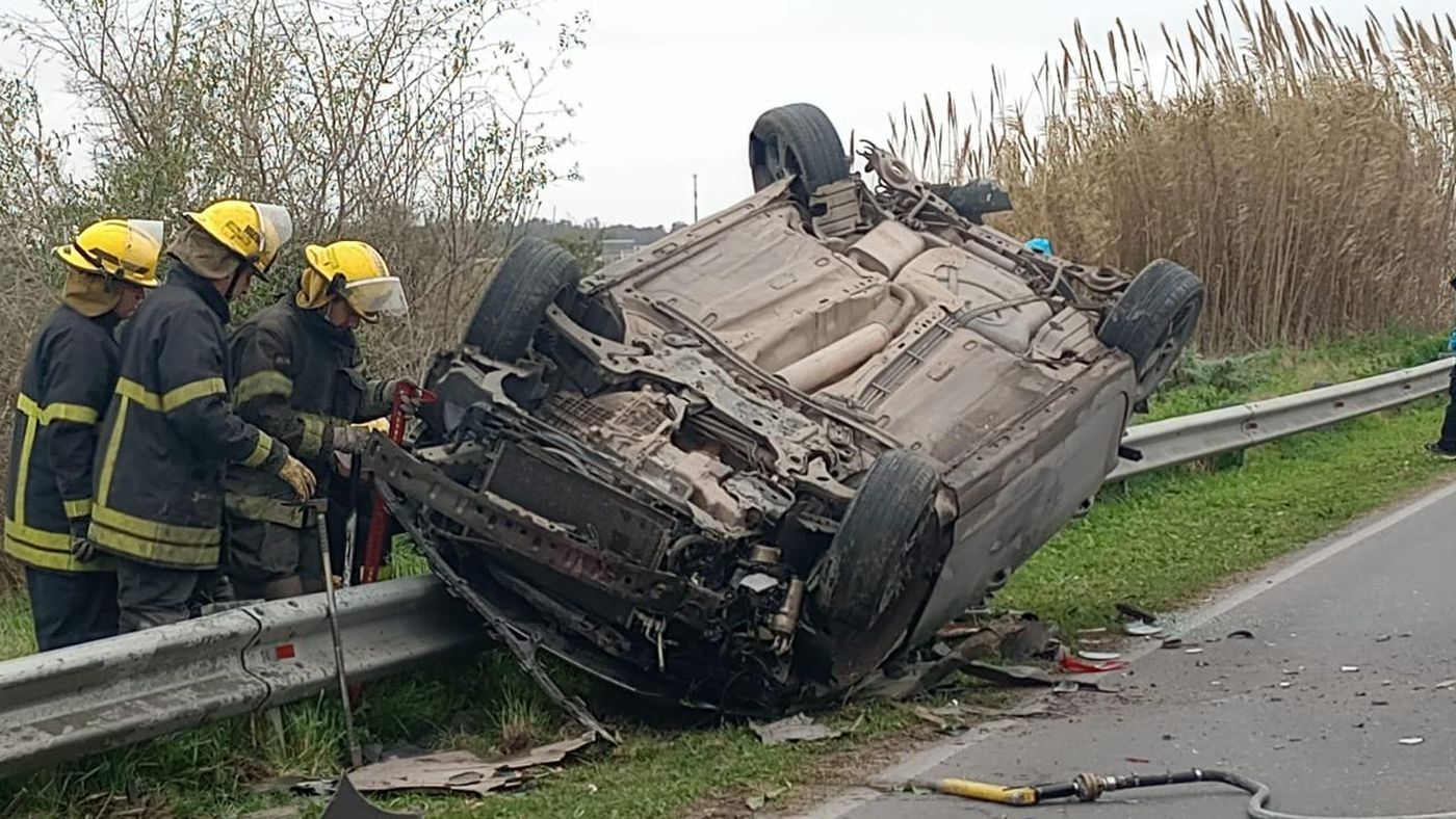 Choque y vuelco en berisso (2).jpeg
